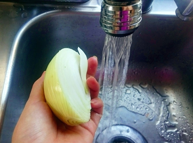 Mách bạn 7 mẹo thái hành không bị chảy nước mắt