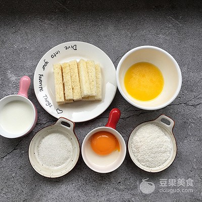 Tận dụng bánh mì cũ làm bánh mì nướng dừa siêu tốc cho bữa sáng