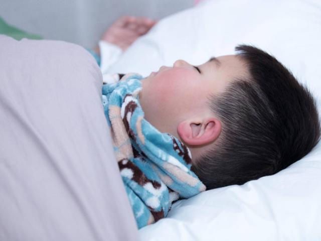 Bác sĩ tiết lộ: Trẻ ngủ đúng giờ này buổi tối, lớn lên thông minh và cao như siêu mẫu
