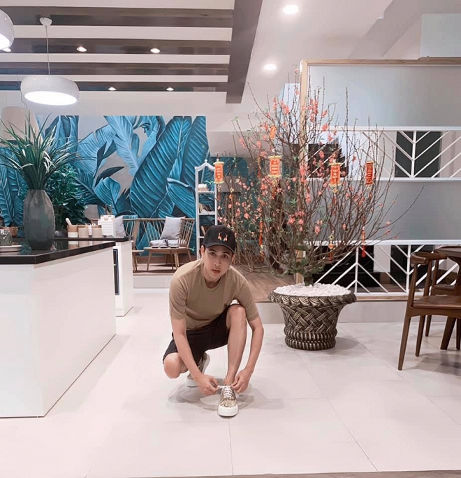 Khám phá không gian bên trong căn hộ 20 tỉ mới tậu của ca sĩ Hồ Quang Hiếu