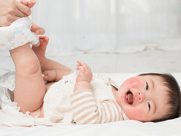 3 HIỂU LẦM phổ biến về "VÙNG KÍN BÉ GÁI" hầu như mẹ nào cũng mắc: THƯƠNG CON NHỚ ĐỌC NGAY để tránh