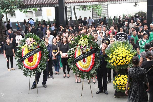 Đám tang nữ lao công bị "xe điên" đâm: Hai con trai khản giọng liên tục gọi "Mẹ ơi"