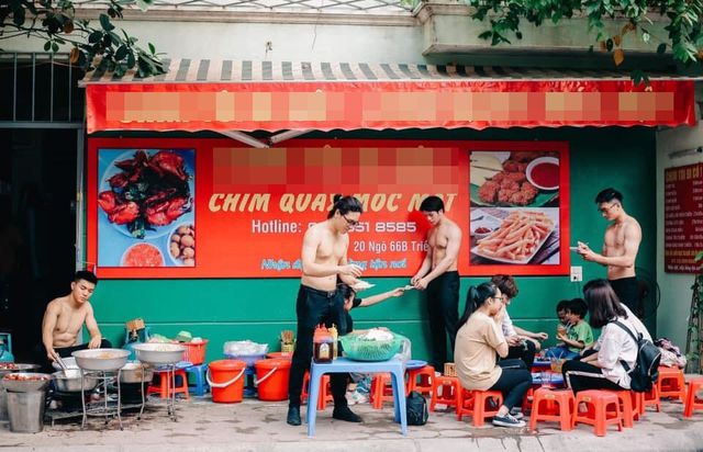 Tranh cãi dàn trai đẹp, cởi trần “khoe cơ bắp” phục vụ quán ăn vỉa hè Hà Nội