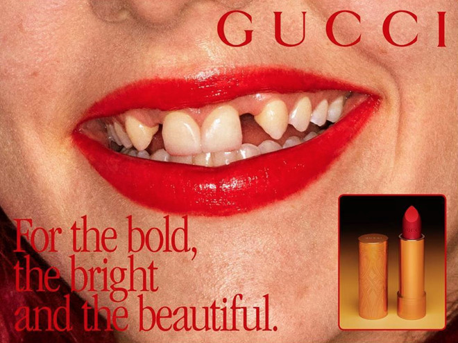 Lạ đời Gucci sử dụng người mẫu răng sún để quảng cáo son môi