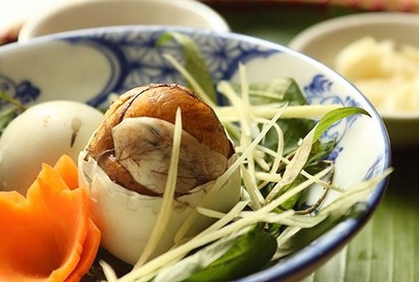 Những người mắc bệnh này 'đại kỵ' với trứng vịt lộn vì cực độc