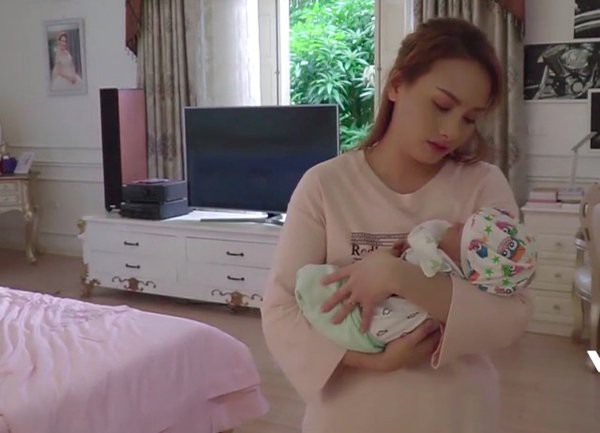 Thư "Về nhà đi con" sau sinh "sểnh ra là khóc" - dấu hiệu của căn bệnh nguy hiểm