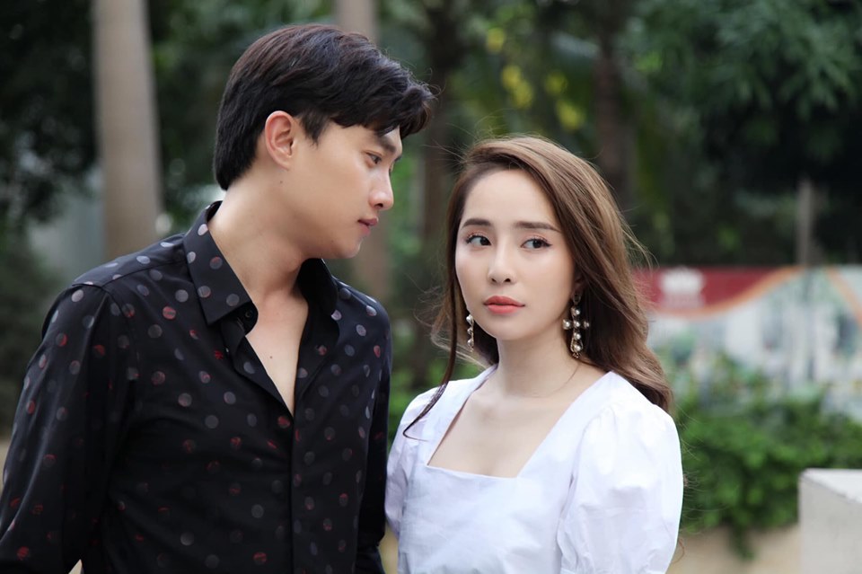 Nhìn Vũ trong 'về nhà đi con' thì thấy: Con gái đã trao 'đêm ngàn vàng' cho đàn ông thường sẽ bị coi rẻ, ruồng bỏ, chán chường