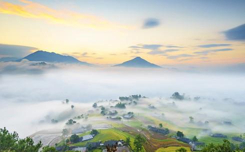 Thôi thì tạm quên Mã Pí Lèng đi, rủ nhau đến Sa Pa ghé qua ngôi làng ẩn mình giữa biển mây, hoang sơ tuyệt đẹp Sử Pán