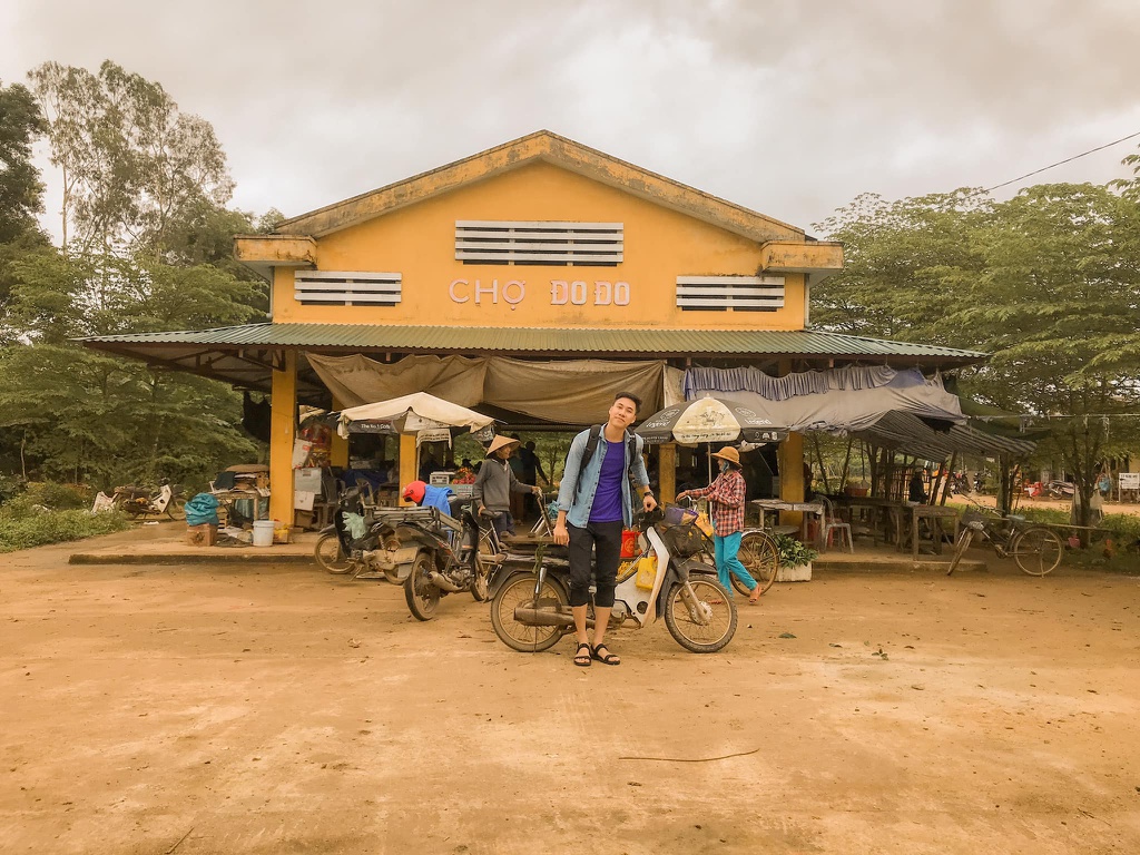 Theo chân chàng trai trẻ check-in các địa điểm trong phim "Mắt biếc" ngoài đời thực