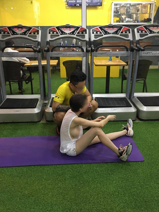 Đỏ mặt với loạt trang phục hớ hênh của chị em nơi phòng gym