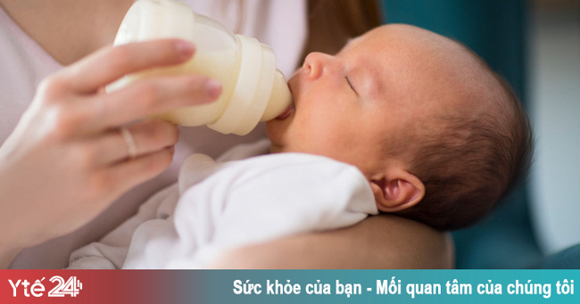 Chuyên gia khuyến cáo: Khi nào trẻ uống sữa tươi, khi nào trẻ uống sữa bột?