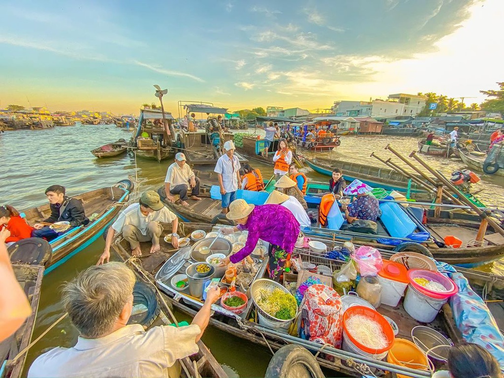 Đi chợ trên cạn chán rồi thì ghé thăm 6 khu chợ nổi nức tiếng thế giới, có cả chợ nổi Cái Răng