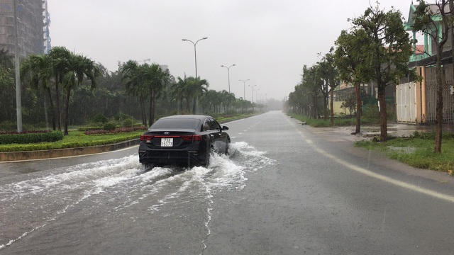 Tin khẩn cấp mới nhất về bão số 13: Cách Quảng Bình, Quảng Trị 15km, đảo Cồn Cỏ bị cắt đứt liên lạc