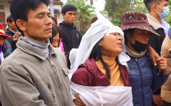 Vụ rơi thang công trình cao tầng: 'Bố hứa làm Tết về mua quần áo mới cho con mà bố đi mãi'