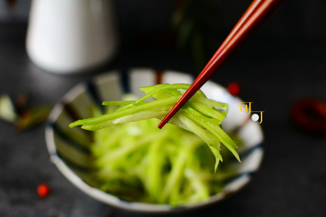 Sảng khoái vị giác với món salad su su lạnh, dễ ăn, chống ngán