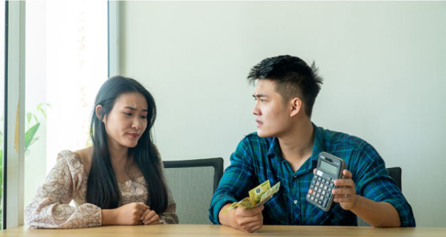 Tháng đưa 5 triệu còn tra khảo vợ 'tiêu gì cho hết', anh chồng khiến dân mạng 'tức chết'
