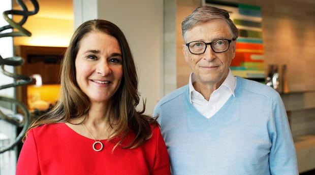 Bill Gates ly hôn, đấng mày râu được thể đăng đàn... trốn rửa bát

