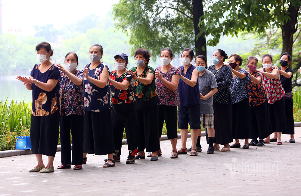 Hà Nội chỉ đạo tạm dừng thể dục, thể thao ngoài trời, người dân hạn chế ra ngoài