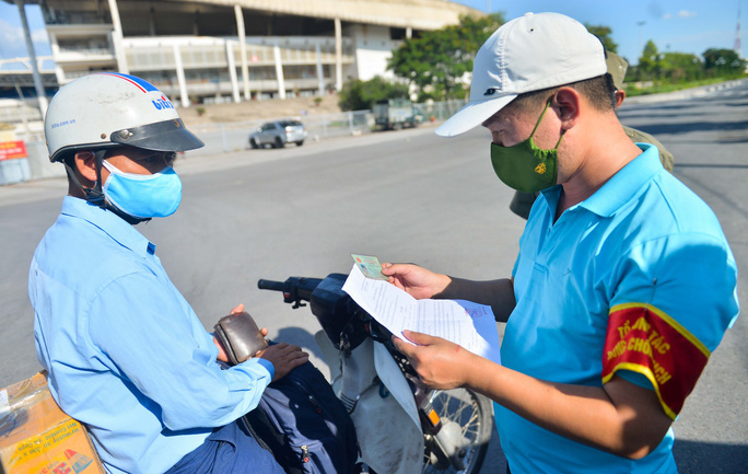 Quyết định mới về cấp, sử dụng giấy đi đường khi Hà Nội giãn cách xã hội