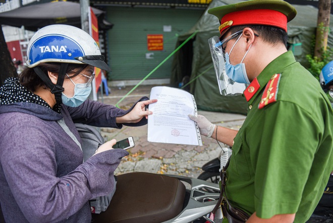 Công an Hà Nội hỏa tốc hướng dẫn cấp giấy đi đường có mã QR