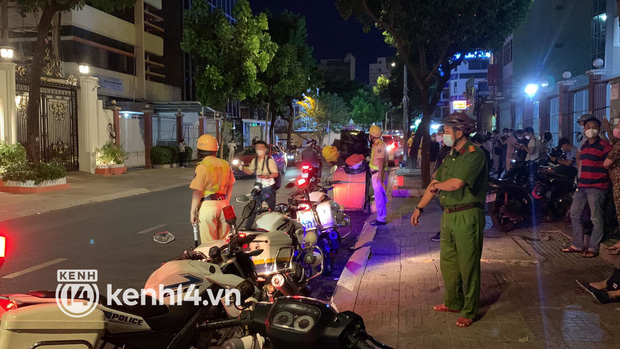 NGAY LÚC NÀY: Nhiều công an đang có mặt tại biệt thự của bà Nguyễn Phương Hằng