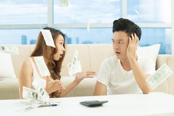 Chồng cho người yêu cũ vay số tiền lớn, tôi có nên đến đòi lại?
