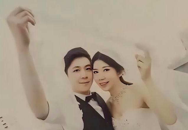 Bắt quả tang chồng ngoại tình, vợ hoang mang khi thấy người thứ 3
