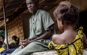 Chuyện kể ở ngôi làng bao trùm tang tóc, sợ hãi do Ebola