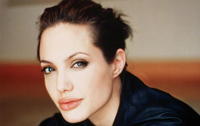 Học "công thức" làm đẹp gợi tình như Angelina Jolie