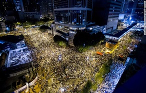 Hong Kong chìm trong làn sóng biểu tĩnh dữ dội 