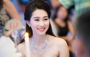 Đặng Thu Thảo xuất hiện rạng ngời tại Hà Nội