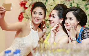 Ngọc Hân, Hoàng Anh nhí nhảnh pose hình