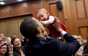 Khoảnh khắc "yêu chết đi được" của Tổng thống Obama bên trẻ thơ