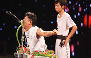 Vietnam’s Got Talent: Kinh hãi với thí sinh nuốt rắn