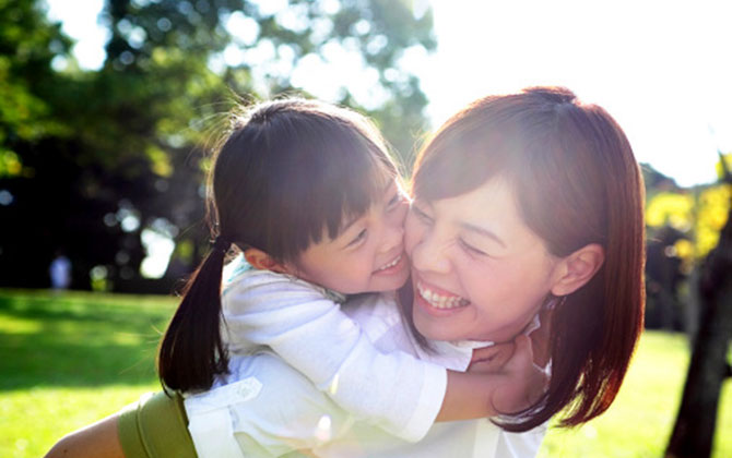 Điều cần nhớ khi mẹ nói về kỳ kinh đầu tiên với con gái