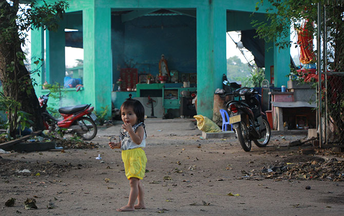 Nỗi niềm gia đình gần 30 năm sống trong... nghĩa trang