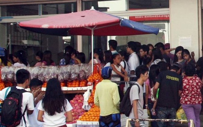 Dân Philippines hối hả "chạy trốn" siêu bão cực mạnh Hagupit