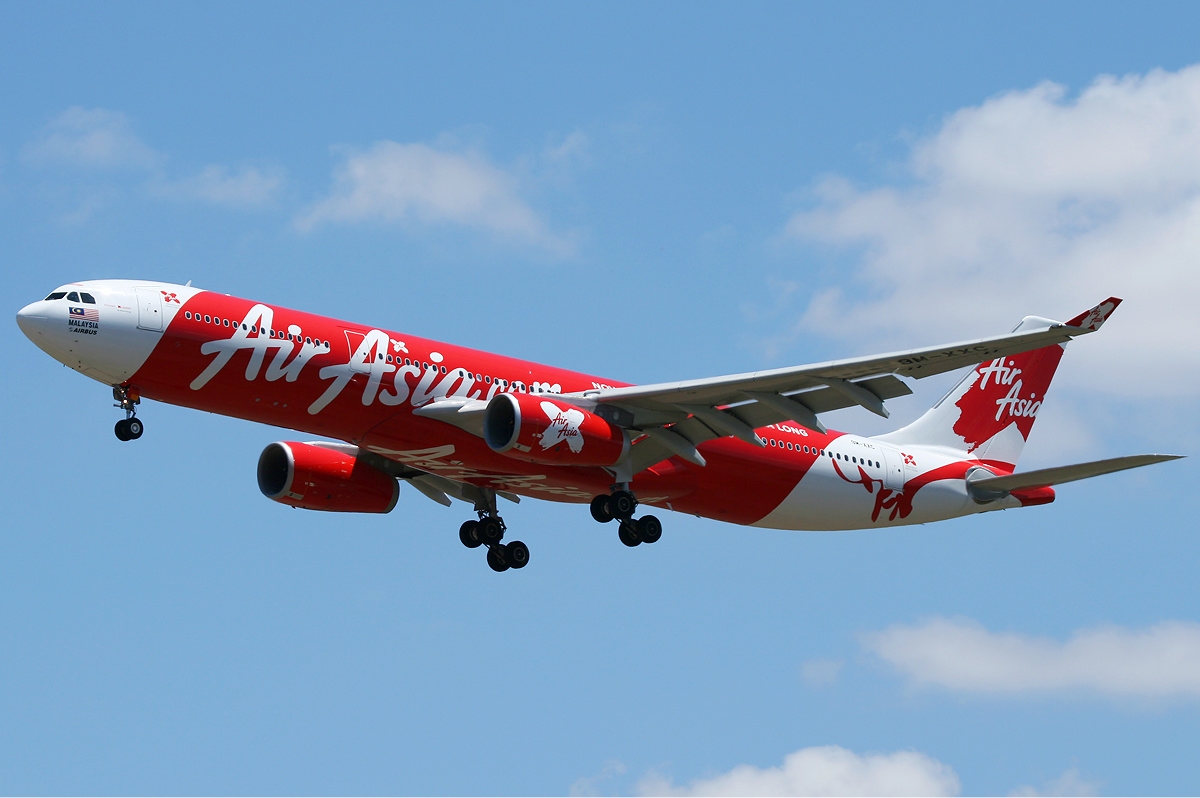  Một máy bay hãng AirAsia chở 162 người bị mất tích