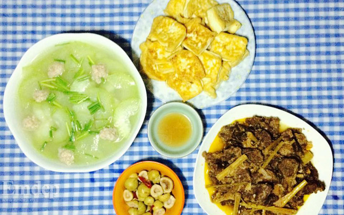 Cơm nhà chủ nhật - Ngon miệng với bò kho sả, canh bí thịt viên