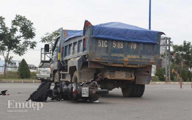 Xe ben lại gây tai nạn, 1 nam thanh niên nguy kịch