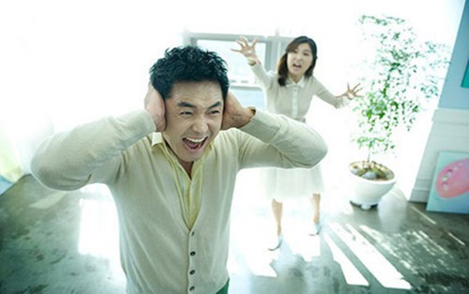 “Anh có phải cái máy đâu mà khi nào em muốn lên giường là được?”