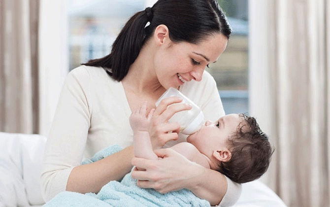 10 lưu ý nhỏ nhưng quan trọng khi pha sữa bột cho trẻ