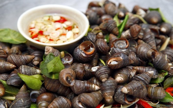 Bí quyết luộc ốc và pha nước chấm ngon như ăn hàng