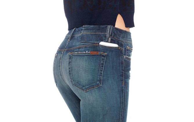 Độc đáo quần jeans vừa đẹp vừa sạc được điện thoại