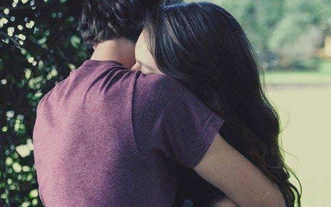 Tựa vào nhau khi thấy mình đủ yếu đuối…