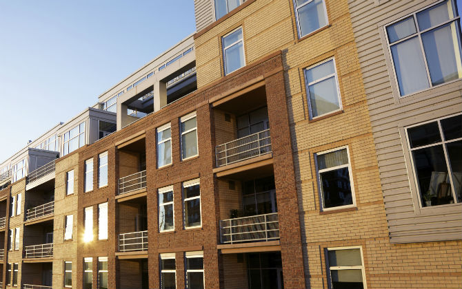 Khổ như ở chung cư đẹp nhưng hàng xóm "xấu xí"