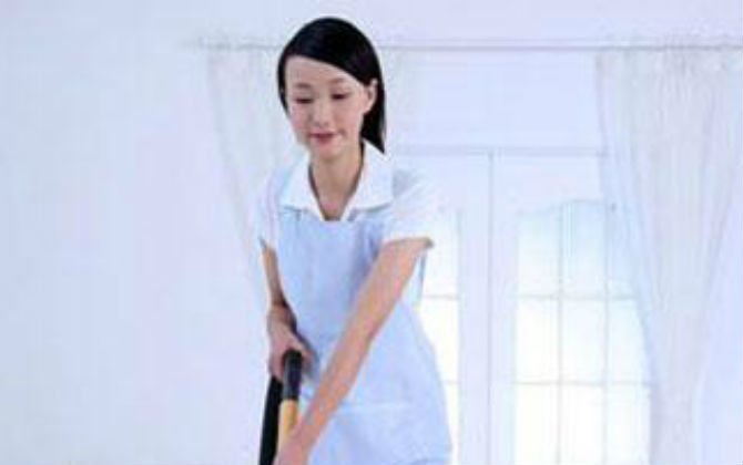 Bố mẹ kêu trời kiểu nuông chiều con của người giúp việc