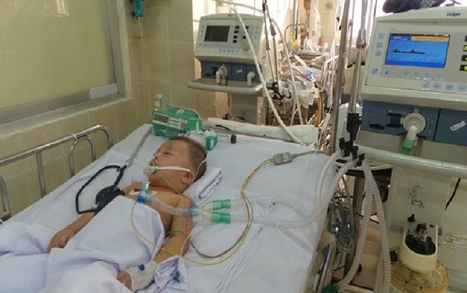 Nguy hiểm trẻ nhỏ rơi từ trên cao xuống 