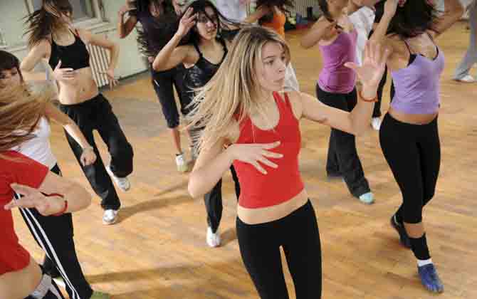 Bài tập Zumba 3 phút sôi động cho cuối tuần