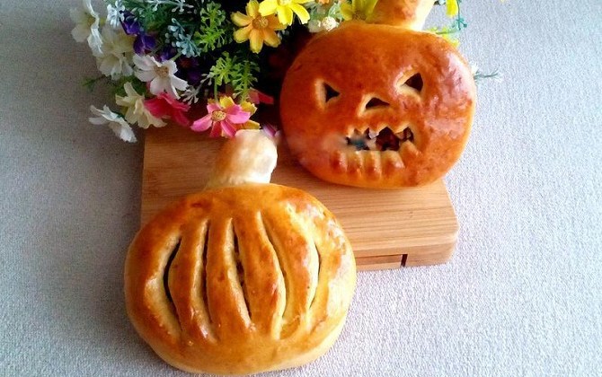 Làm bánh nướng bí ngô cho lễ hội Halloween